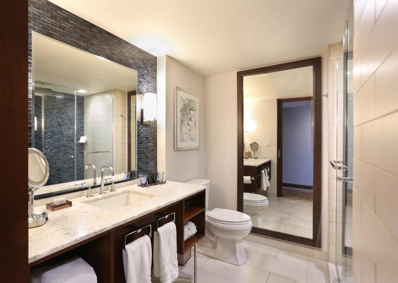 Premium Corner King Room with Midtown View